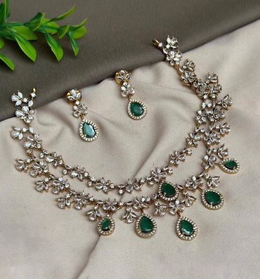 Bridal set necklace.